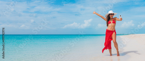 Obraz na plátně Beach vacation summer woman taking fun phone selfie photo with smartphone