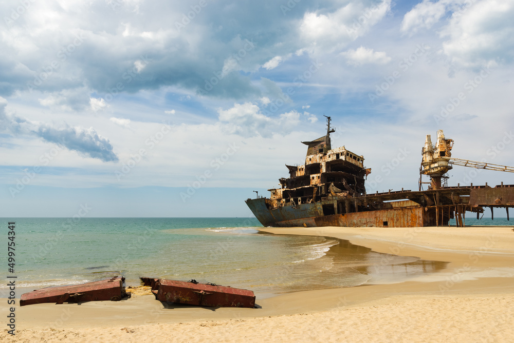 Fototapeta premium Farrah 3 shipwreck, north eastern coast of Sri Lanka
