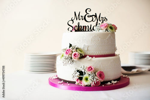 wedding cake with Mr&Mrs Smith topping