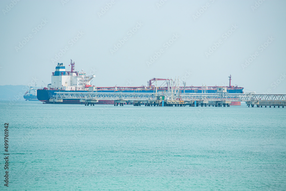 Obraz premium Angle side view of oil tanker container ship at sea. Crude oil tanker lpg ngv at industrial estate Thailand - Oil tanker ship to Port of Singapore - import export