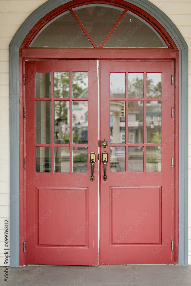 Obraz premium old door in the city