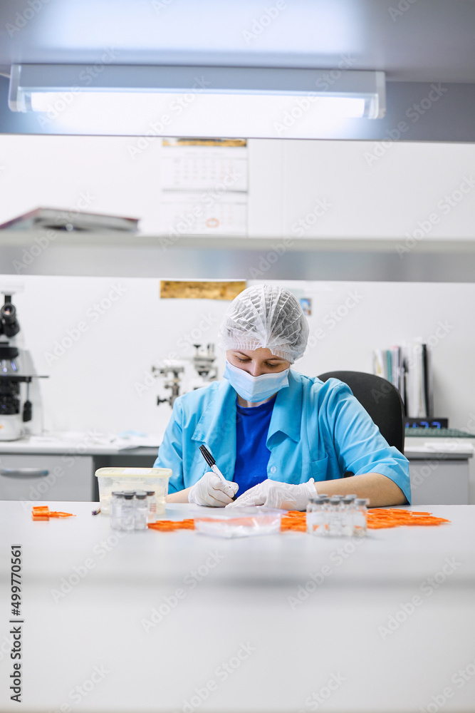 Women work in the lab. Conducts experiments on vaccines. Women work in the lab. Conducts experiments on vaccines.