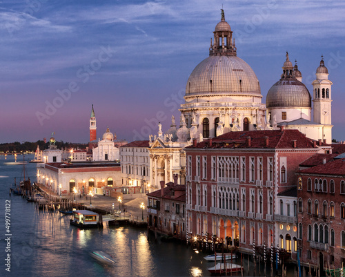 Venezia. Basilica della Salute verso San Giorgio Maggiore © Guido