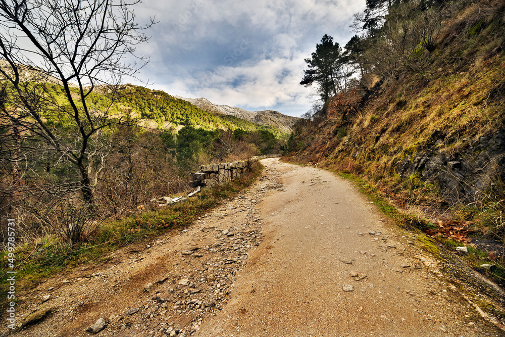 Camino de la Garganta de la Graja en Sierra de Gredos.