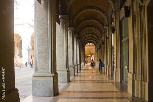 Stampa su tela Typical architecture with colonnade in the Old Town of Bologna, Italy