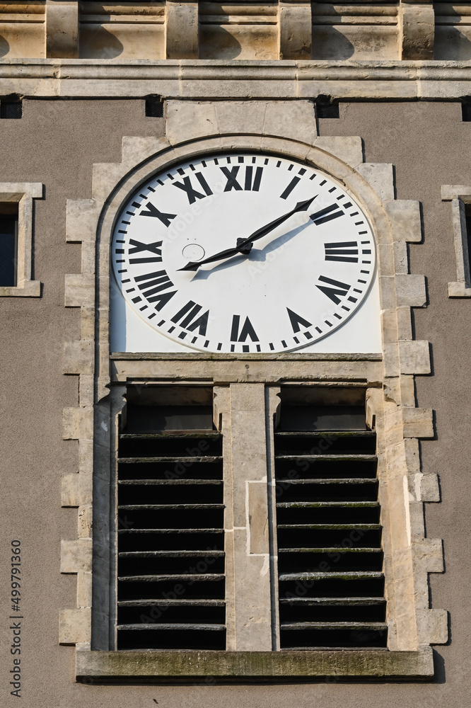 Horloge heure eglise saint Donat Arlon Belgique clocher