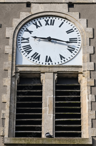 Horloge heure eglise saint Donat Arlon Belgique clocher