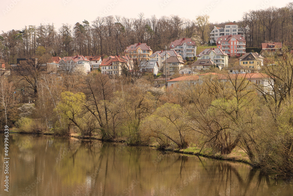 Obraz premium Frühling an der Fulda; Apriltag in Melsungen