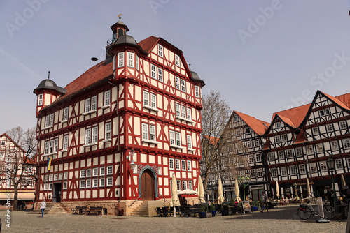Obraz na płótnie Romantische Fachwerkstadt Melsungen; Marktplatz mit Rathaus w salonie
