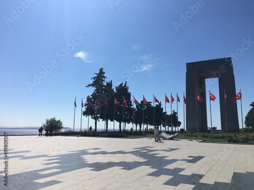 monument in dardanelles photo