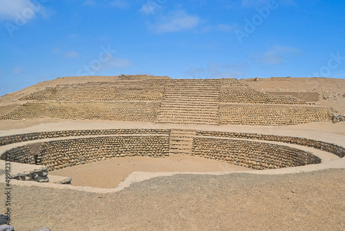 Bandurria es un sitio arqueológico monumental situado al sur de la localidad peruana de Huacho. Con una antigüedad cercana a los 5.000 años