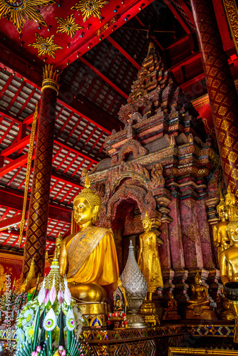 Wat Chedi Liam in Chiang Mai Thailand © pierrick