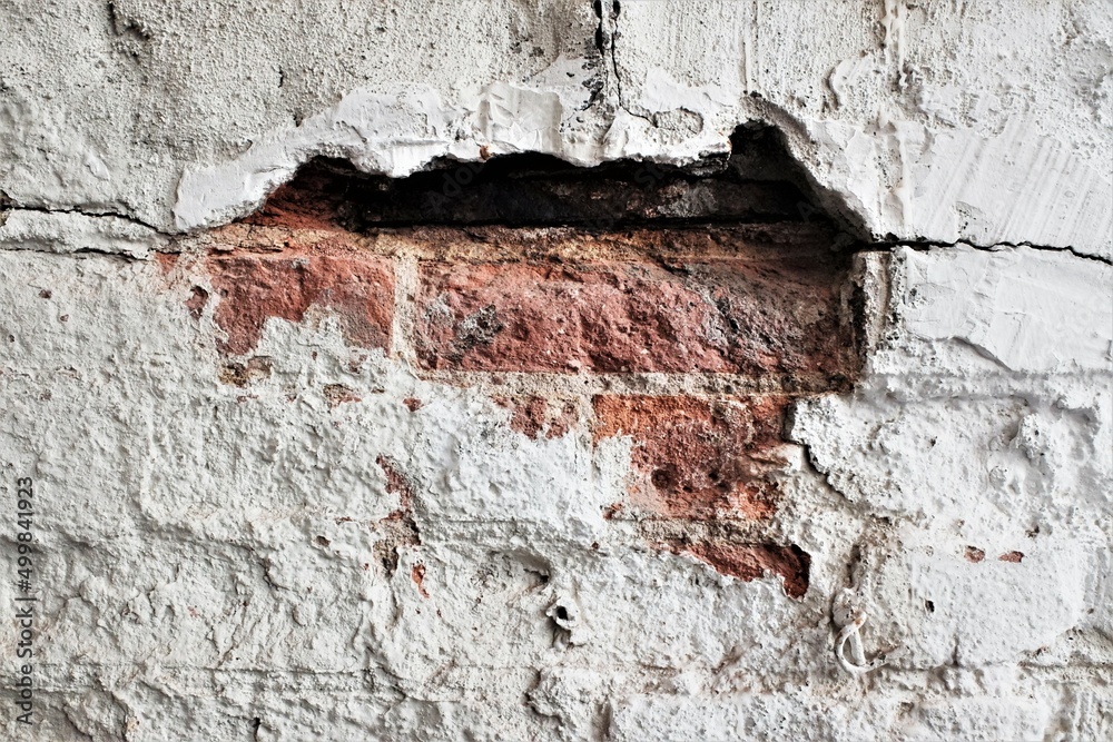 Obraz premium Crumbling Brick