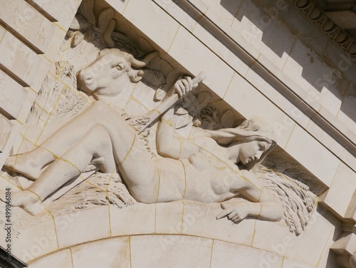 Statue de Cérès sur le fronton de la gare de Limoges bénédictins monument historique en Haute-Vienne France