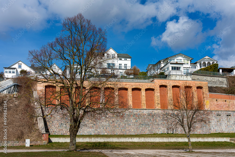 Reste einer alten Stadtmauer in Sassnitz an der Ostseeküste