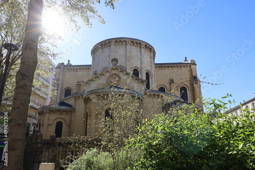 L'église Saint Louis, construite au 19eme siecle et de style néo roman, vue de l'extérieur, ville de Vichy, département de l'Allier, France