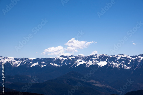 Montañas soleadas de España