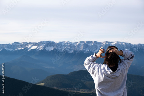 Viendo un bonito paisaje soleado