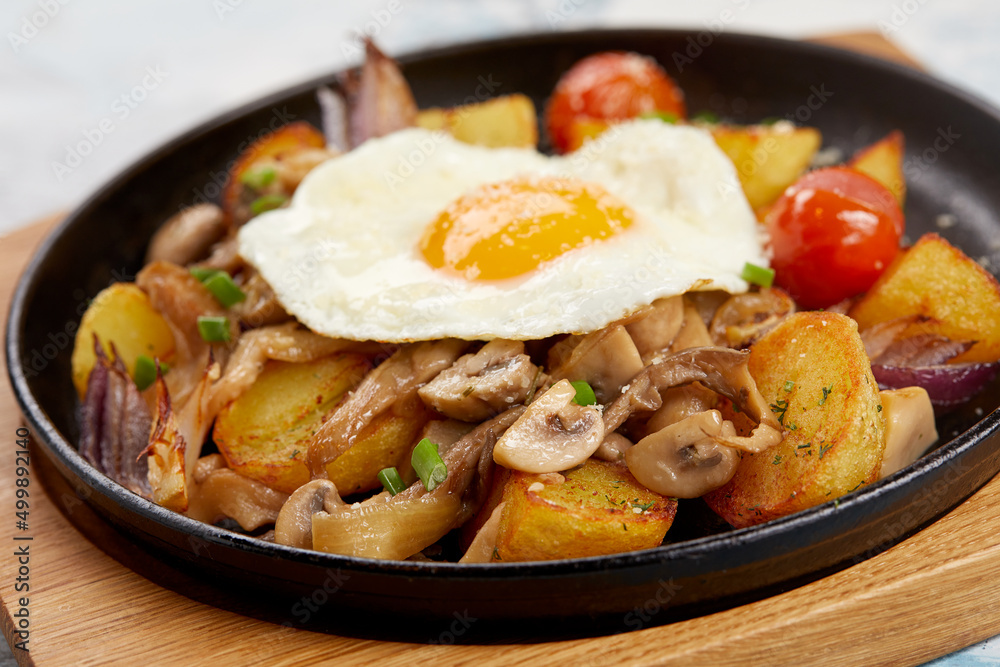 baked potatoes with mushrooms and egg