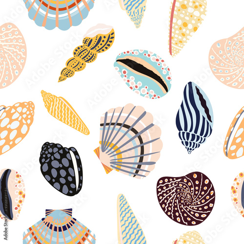Sea shells, fossils and mollusks seamless pattern. Summer beach hand-drawn seaside vector print. Fashion textile bright multicolored illustration. Seashore elements design for fabrics, wallpaper