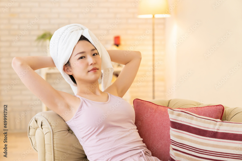 お風呂上がりの女性