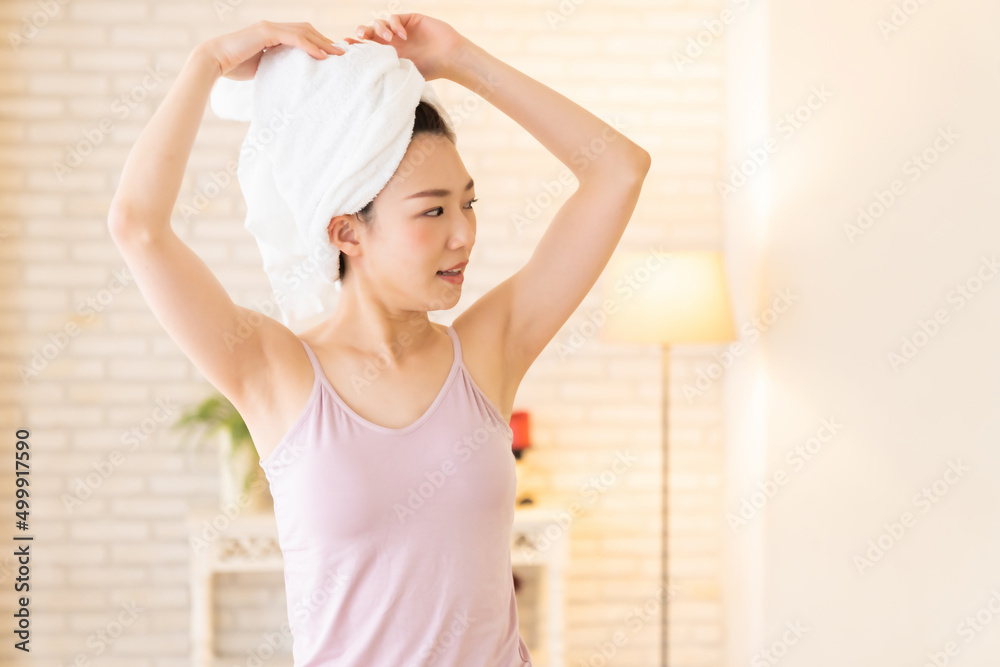 お風呂上がりの女性 お風呂上がりの女性
