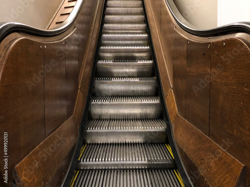 escalator in the airport © Luca.boeckle