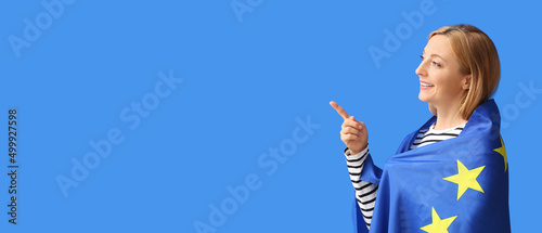 Mature woman holding flag o...