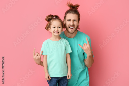 Fotografia, Obraz Funny man and her little daughter on pink background