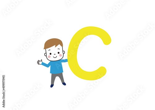 大きなCの文字をもった男の子　