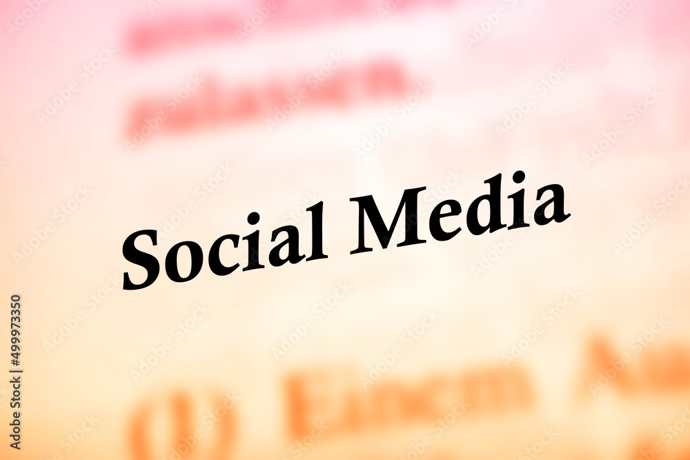 Social Media - schwarze Buchstaben auf rot und gelben Hintergrund Social Media - schwarze Buchstaben auf rot und gelben Hintergrund