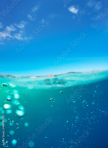 Quadro su tela Underwater split images of pool water surface and sky