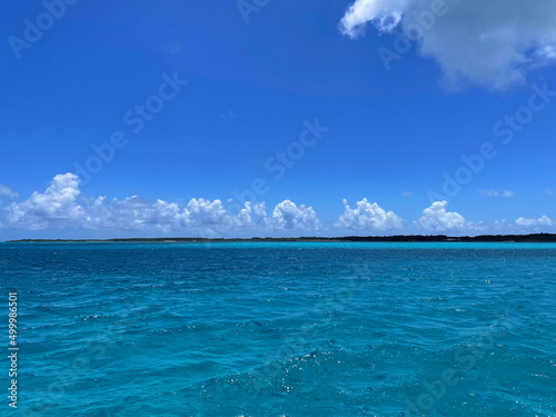 黒島の海（八重山諸島・沖縄） © MANPUKU