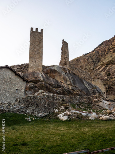 imagen de las dos torres del Castillo de Querol photo