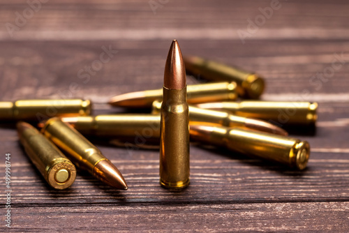 Photo Bullets on wooden background