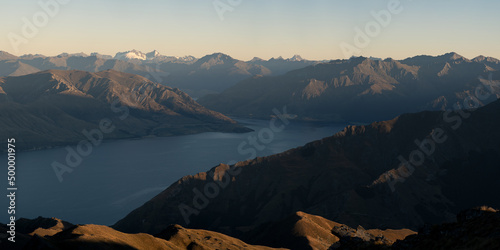 New Zealand sunrise over the mountains © Daniel Thomas