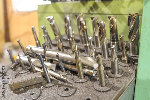 町工場の工具（エンドミル, ハイスエンドミル, 超硬エンドミル）