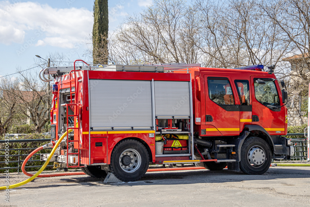 Ταπετσαρία vue d'un camion à incendie de pompier  Français