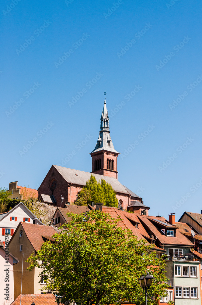 Fototapeta premium Laufenburg, Laufenburg Baden, Altstadt, Heilig Geist, Kirche, Laufenbrücke, Rhein, Rheinuferweg, Altstadthäuser, Frühling, Baden-Württemberg, Deutschland