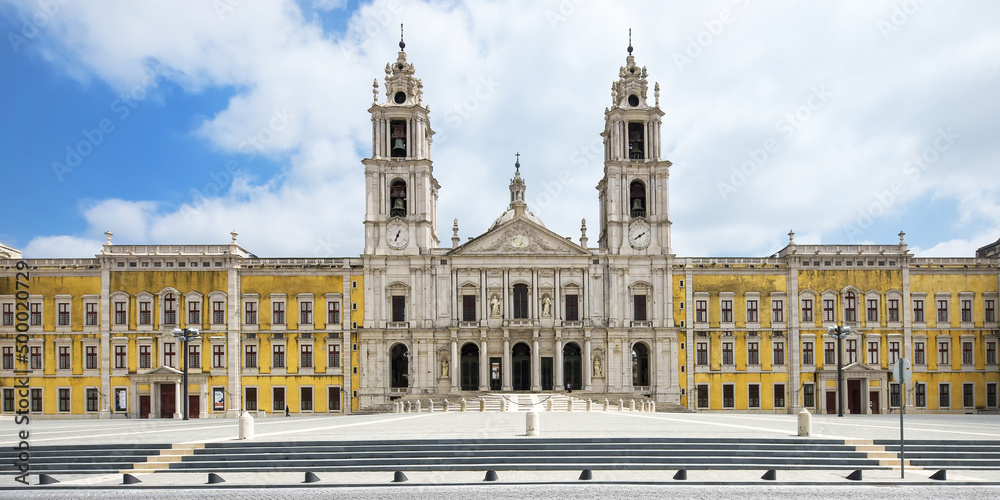 Obraz premium National Palace of Mafra, Lisbon Coast, Portugal, Europe