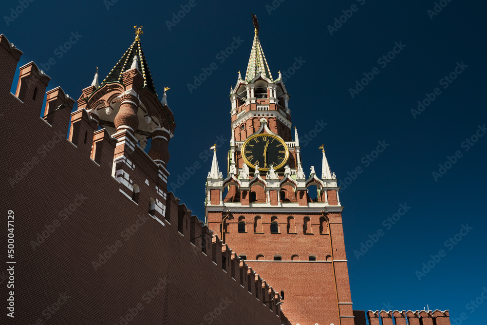 Fototapeta premium Spasskaya Tower of the Moscow Kremlin. Moscow chimes against the background of a blue sky . High quality photo