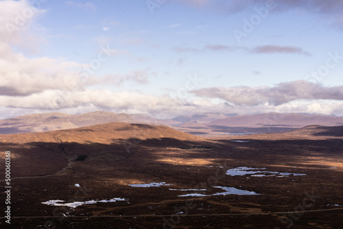 Photographie d une vall  e dans les highlands en Ecosse