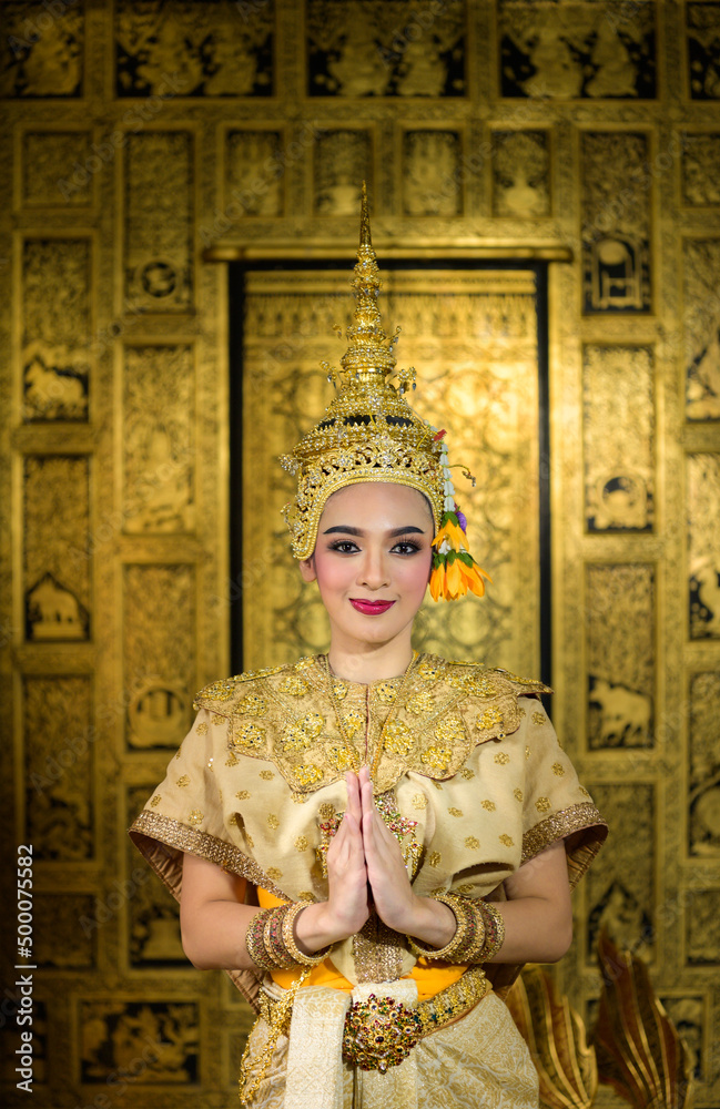 Obraz premium Khon, Is a classical Thai dance in mask. Except for this characters who weren't wearing masks.