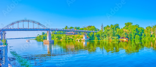 Photographie Panorama of Dnieper river embankment, Monastyrskyi Island and foorbridge across