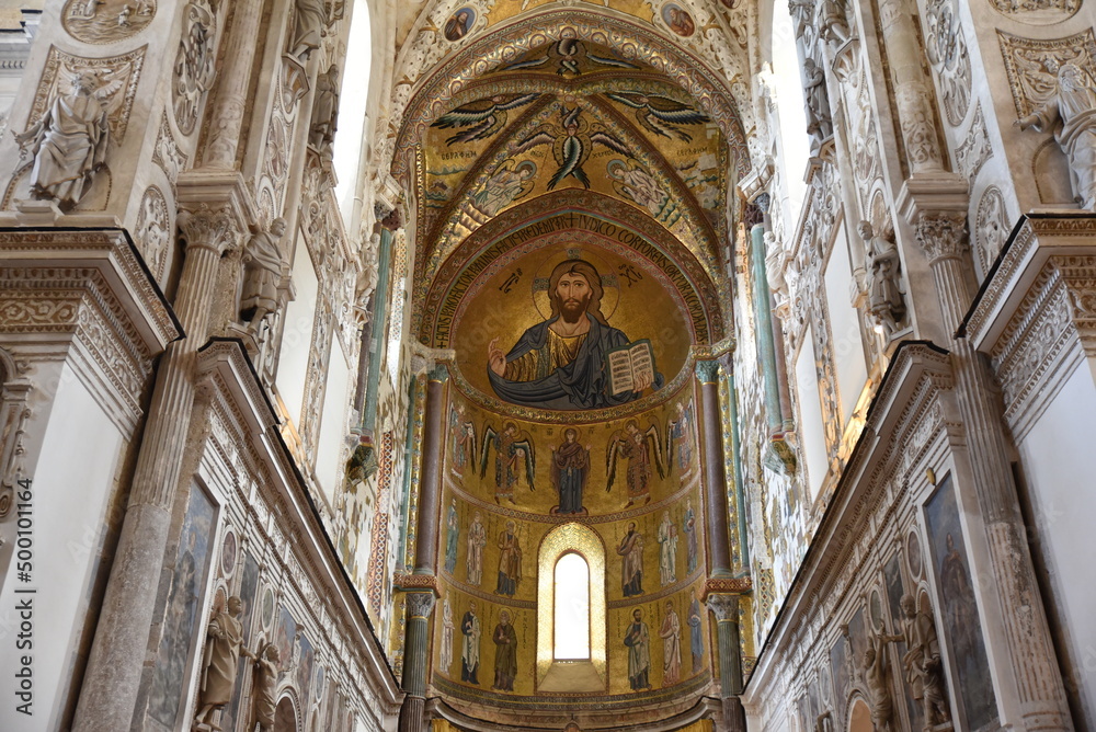 Nef du Duomo à Cefalù. Sicile