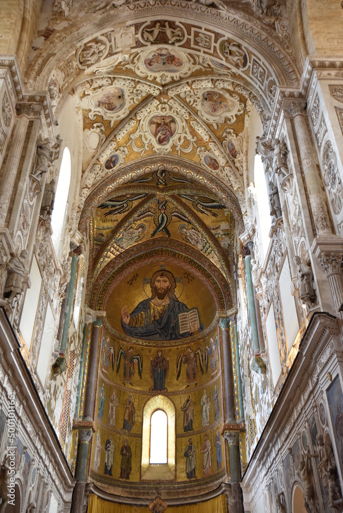 Nef du Duomo à Cefalù. Sicile	