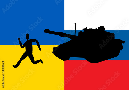 Rusia ataca a Ucrania con tanques. Silueta negra de una persona corriendo delante de un tanque ruso con el fondo de las banderas de Ucrania y de Rusia