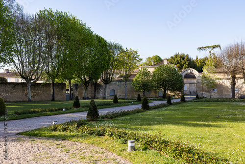 Vue sur la Citadelle de Bourg depuis les jardins (Nouvelle-Aquitaine, France)