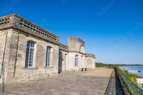 Vue sur la Citadelle de Bourg depuis les jardins (Nouvelle-Aquitaine, France)