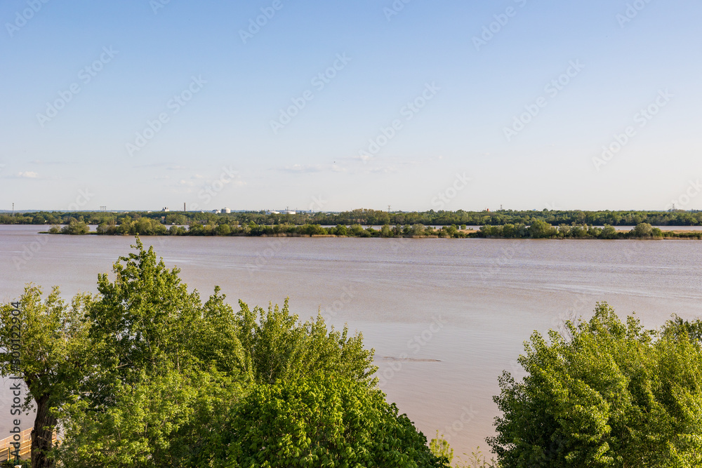 Vue sur la Dordogne depuis la Citadelle de Bourg (Nouvelle-Aquitaine, France) Vue sur la Dordogne depuis la Citadelle de Bourg (Nouvelle-Aquitaine, France)
